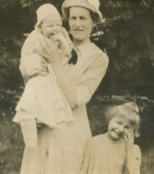 Loring, Elizabeth with mother and sister